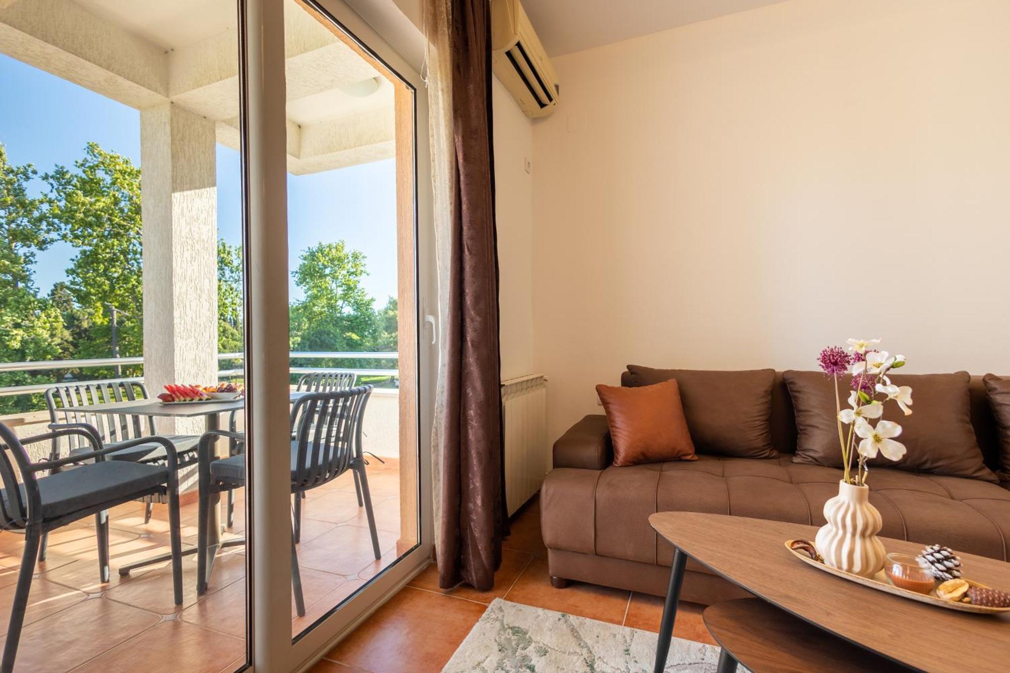 Apartments Gucci Ulcinj Exterior photo
