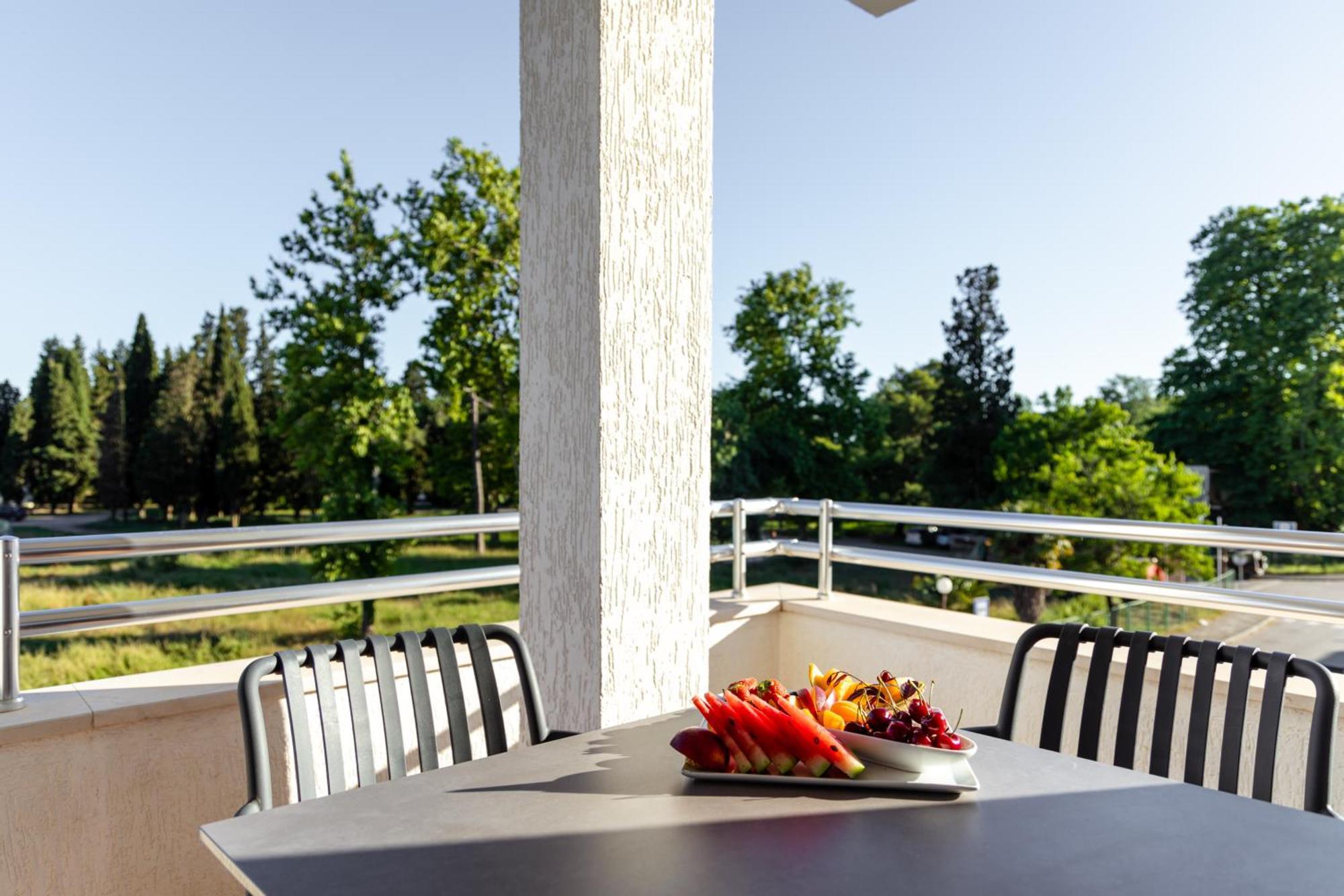 Apartments Gucci Ulcinj Exterior photo